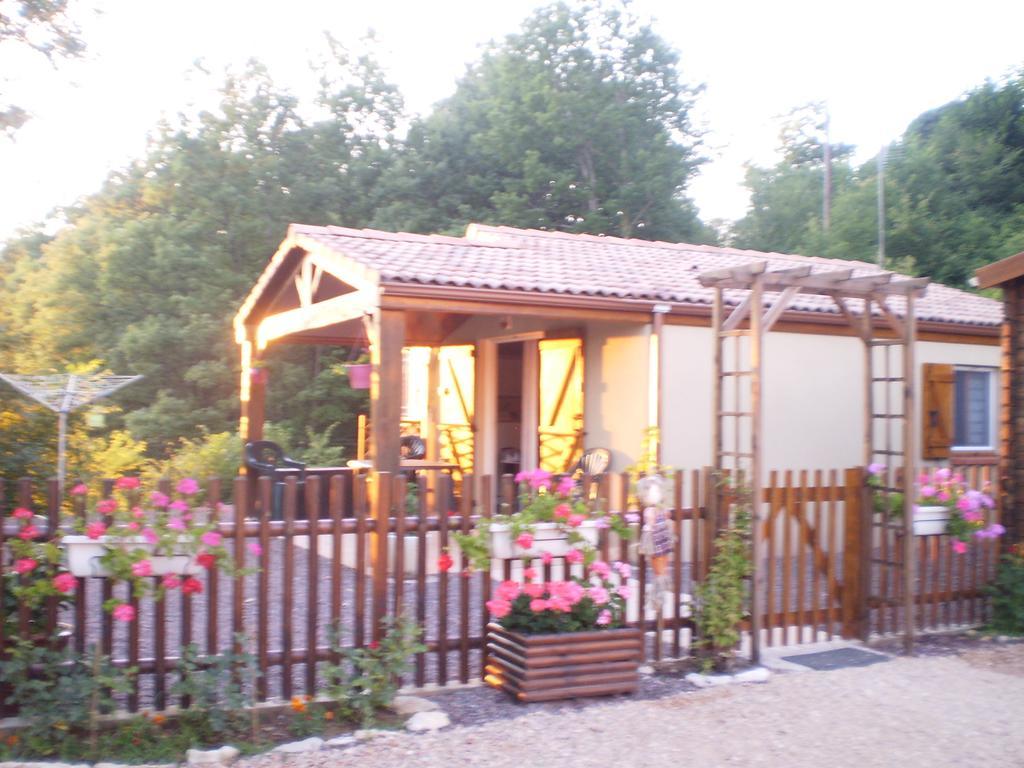 Gite Les Roziers Montmurat Номер фото