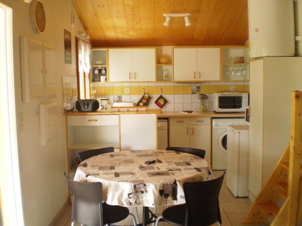 Gite Les Roziers Montmurat Номер фото