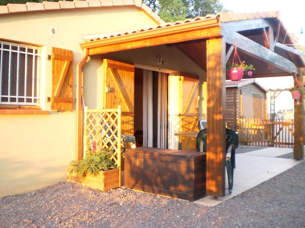 Gite Les Roziers Montmurat Номер фото